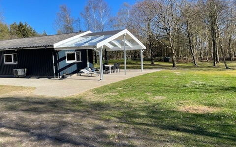 Barne - 4Km from the Sea: Toit, Maison, Domicile, Chalet, Siding, Biens, Allée, Batiments Jardin, Cour, Cabanon
