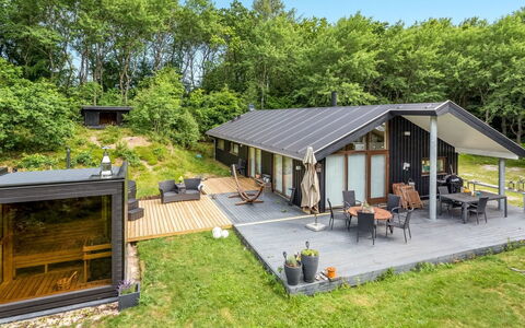 Thorine - 750M from the Sea: Bois, Domicile, Porche, Plate-Forme, Dur, Toit, Tache De Bois, Parquet, Eco Hôtel