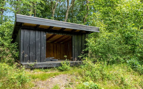 Thorine - 750M from the Sea: Bois, Domicile, Porche, Plate-Forme, Dur, Toit, Tache De Bois, Parquet, Eco Hôtel