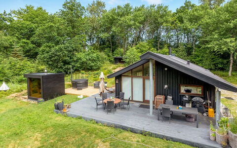 Thorine - 750M from the Sea: Bois, Domicile, Porche, Plate-Forme, Dur, Toit, Tache De Bois, Parquet, Eco Hôtel
