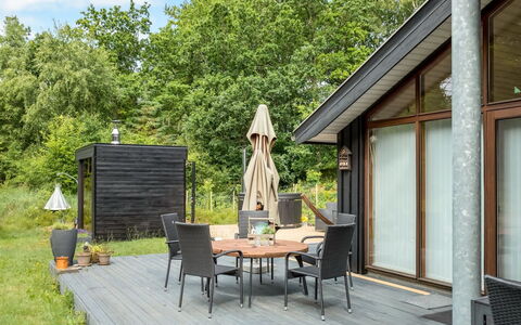 Thorine - 750M from the Sea: Bois, Domicile, Porche, Plate-Forme, Dur, Toit, Tache De Bois, Parquet, Eco Hôtel