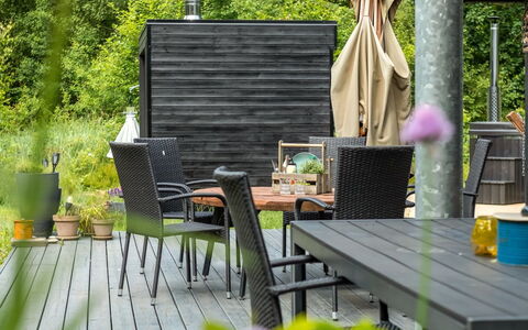 Thorine - 750M from the Sea: Bois, Domicile, Porche, Plate-Forme, Dur, Toit, Tache De Bois, Parquet, Eco Hôtel