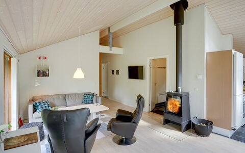 Thorine - 750M from the Sea: Bois, Domicile, Porche, Plate-Forme, Dur, Toit, Tache De Bois, Parquet, Eco Hôtel