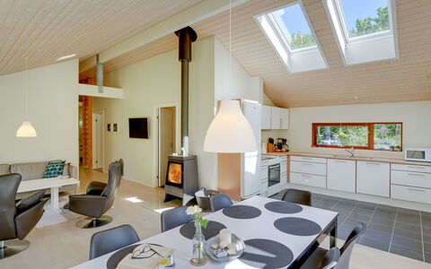 Thorine - 750M from the Sea: Bois, Domicile, Porche, Plate-Forme, Dur, Toit, Tache De Bois, Parquet, Eco Hôtel