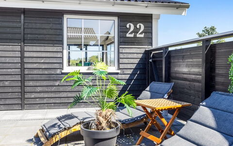 Erna - 400M from the Sea: Toit, Maison, Domicile, Chalet, Siding, Biens, Allée, Batiments Jardin, Cour, Cabanon
