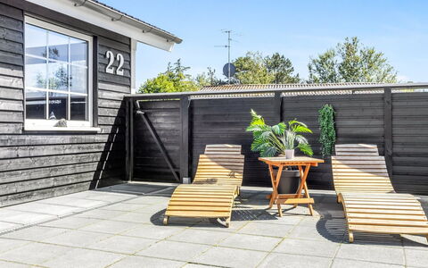 Erna - 400M from the Sea: Toit, Maison, Domicile, Chalet, Siding, Biens, Allée, Batiments Jardin, Cour, Cabanon