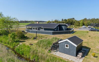 Hylleborg - 400M from the Sea