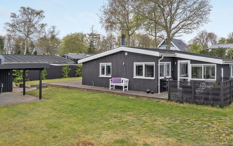 Aarto - 250M from the Sea: Toit, Maison, Domicile, Chalet, Siding, Biens, Allée, Batiments Jardin, Cour, Cabanon