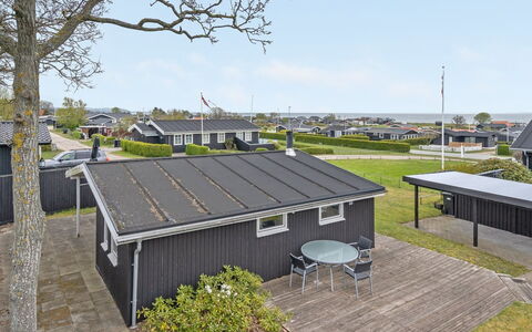 Aarto - 250M from the Sea: Toit, Maison, Domicile, Chalet, Siding, Biens, Allée, Batiments Jardin, Cour, Cabanon