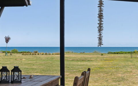 Kalist - 50M from the Sea: Toit, Maison, Domicile, Chalet, Siding, Biens, Allée, Batiments Jardin, Cour, Cabanon