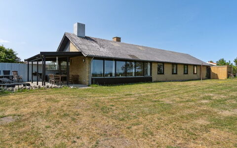 Kalist - 50M from the Sea: Toit, Maison, Domicile, Chalet, Siding, Biens, Allée, Batiments Jardin, Cour, Cabanon