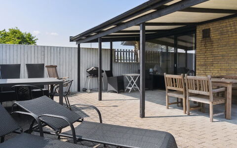 Kalist - 50M from the Sea: Toit, Maison, Domicile, Chalet, Siding, Biens, Allée, Batiments Jardin, Cour, Cabanon