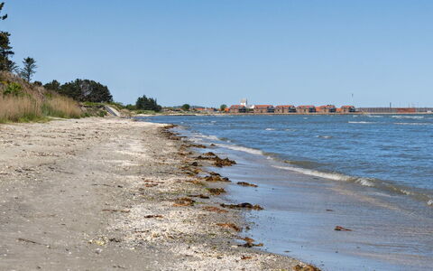 Kalist - 50M from the Sea: Toit, Maison, Domicile, Chalet, Siding, Biens, Allée, Batiments Jardin, Cour, Cabanon