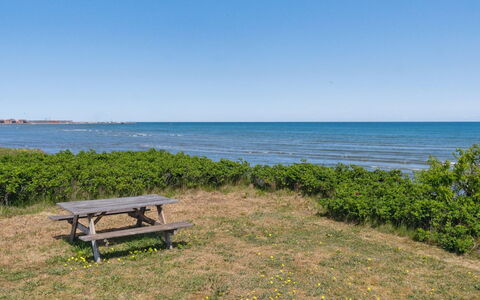 Kalist - 50M from the Sea: Toit, Maison, Domicile, Chalet, Siding, Biens, Allée, Batiments Jardin, Cour, Cabanon