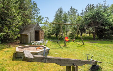 Zenitha - 300M from the Sea: Toit, Maison, Domicile, Chalet, Porte, Siding, Plate-Forme, Porche, Planche, Dur