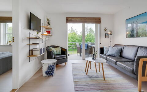 Sipi - 100M from the Sea: Meubles, Design Intérieur, Sol, Bois, Sol, Canapé, Chaise, Salon, Parquet, Table