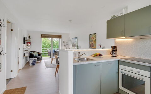 Sipi - 100M from the Sea: Cuisine, Meubles, Comptoir, Design Intérieur, Sol, Appareil De Cuisine, Cabinetry, Sol, Bois, Principaux Appliance