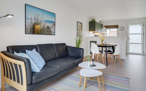 Sipi - 100M from the Sea: Design Intérieur, Canapé, Sol, Meubles, Bois, Salon, Sol, Pièce, Appartement, Plafond