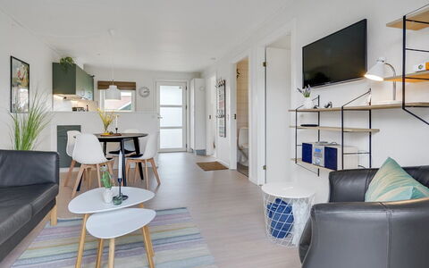 Sipi - 100M from the Sea: Design Intérieur, Meubles, Sol, Plafond, Appartement, Sol, Salon, Domicile, Canapé, Pièce