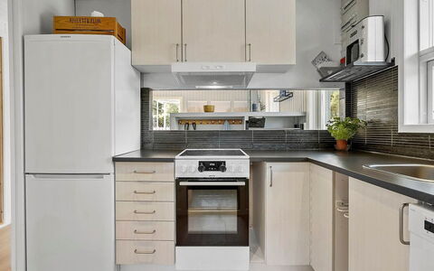Kjartan - 1.2Km from the Sea: Appareil De Cuisine, Cuisine, Comptoir, Cabinetry, Principaux Appliance, Électroménager, Meubles, Sol, Design Intérieur, Bois