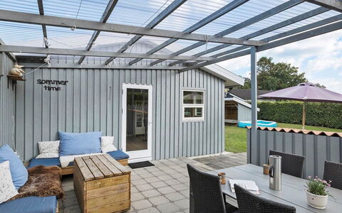 Kjartan - 1.2Km from the Sea: Toit, Domicile, Plate-Forme, Siding, Mobilier De Jardin, Ombre, Chalet, Porche, Tableau De Plein Air, Patio
