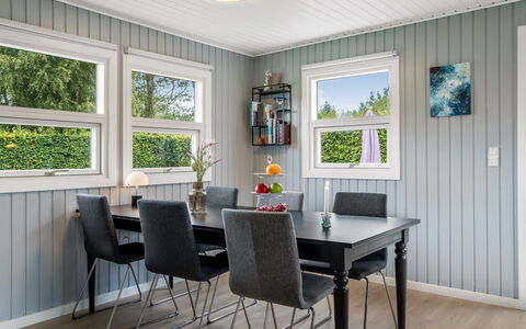 Kjartan - 1.2Km from the Sea: Bois, Design Intérieur, Sol, Plafond, Sol, Meubles, Parquet, Domicile, Salle À Manger, Luminaire