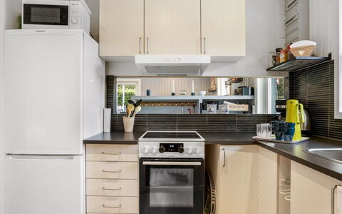 Kjartan - 1.2Km from the Sea: Appareil De Cuisine, Cuisine, Comptoir, Meubles, Principaux Appliance, Cabinetry, Électroménager, Design Intérieur, Cuisinière, Sol