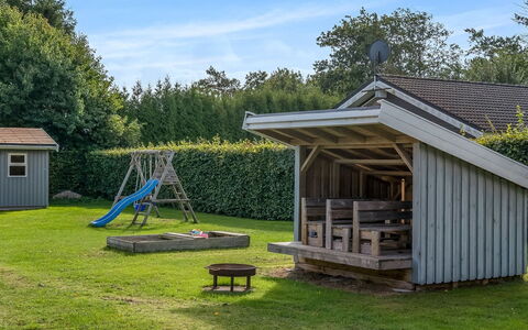 Kjartan - 1.2Km from the Sea: Bois, Cabanon, Batiments Jardin, Jardin, Arrière-Cour, Ombre, Structure En Plein Air, Pelouse, Cour, Cabane En Rondins