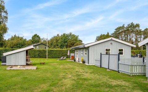 Kjartan - 1.2Km from the Sea: Maison, Domicile, Toit, Zone Résidentielle, Lot Terre, Pelouse, Jardin, Couverture De Sol, Chalet, Siding