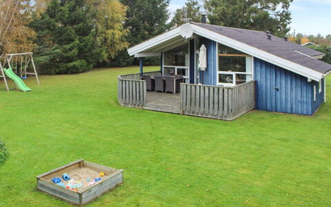 Danika - 800M from the Sea: Toit, Maison, Lot Terre, Domicile, Chalet, Biens, Batiments Jardin, Ombre, Cabane En Rondins, Aménagement Paysager