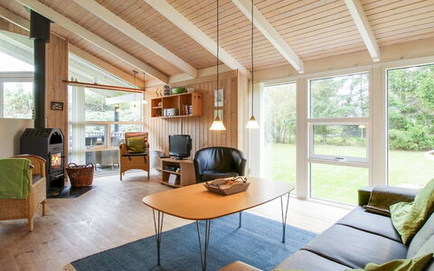 Danika - 800M from the Sea: Toit, Maison, Lot Terre, Domicile, Chalet, Biens, Batiments Jardin, Ombre, Cabane En Rondins, Aménagement Paysager