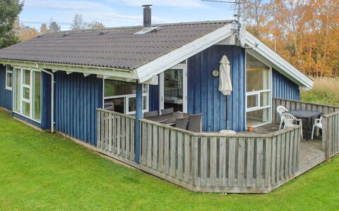 Danika - 800M from the Sea: Toit, Maison, Lot Terre, Domicile, Chalet, Biens, Batiments Jardin, Ombre, Cabane En Rondins, Aménagement Paysager