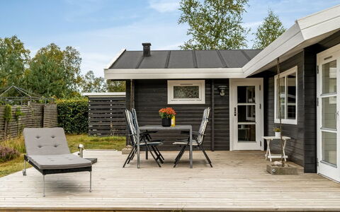 Jannus - 550M from the Sea: Bois, Domicile, Maison, Porte, Chalet, Siding, Toit, Dur, Porche, Planche