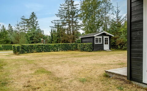 Jannus - 550M from the Sea: Herbe, Arbuste, Maison, Domicile, Lot Terre, Chalet, Jardin, Couverture De Sol, Pelouse, Batiments Jardin