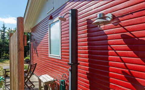 Anevay - 300M from the Sea: Toit, Maison, Domicile, Chalet, Siding, Biens, Allée, Batiments Jardin, Cour, Cabanon
