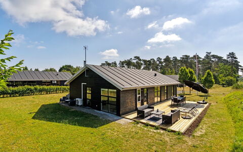 Veiko - 1.2Km from the Sea: Bois, Domicile, Porche, Plate-Forme, Dur, Toit, Tache De Bois, Parquet, Eco Hôtel