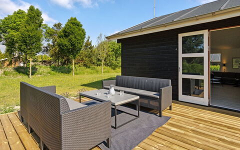 Veiko - 1.2Km from the Sea: Bois, Domicile, Porche, Plate-Forme, Dur, Toit, Tache De Bois, Parquet, Eco Hôtel