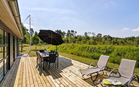 Veiko - 1.2Km from the Sea: Bois, Domicile, Porche, Plate-Forme, Dur, Toit, Tache De Bois, Parquet, Eco Hôtel