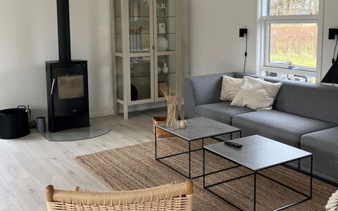 Veiko - 1.2Km from the Sea: Bois, Domicile, Porche, Plate-Forme, Dur, Toit, Tache De Bois, Parquet, Eco Hôtel