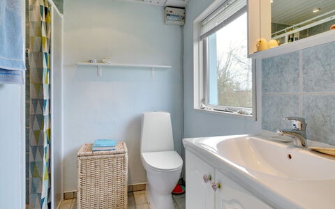 Lenard - 400M from the Sea: Luminaire Plomberie, Salle De Bains, Sol, Design Intérieur, Sol, Lavabo, Évier, Toilette, Robinet, Armoire De Toilette
