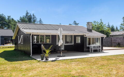 Landolf - 250M from the Sea: Toit, Maison, Domicile, Chalet, Siding, Biens, Allée, Batiments Jardin, Cour, Cabanon