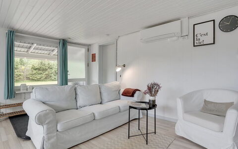 Landolf - 250M from the Sea: Toit, Maison, Domicile, Chalet, Siding, Biens, Allée, Batiments Jardin, Cour, Cabanon