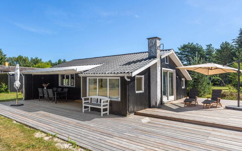 Landolf - 250M from the Sea: Toit, Maison, Domicile, Chalet, Siding, Biens, Allée, Batiments Jardin, Cour, Cabanon