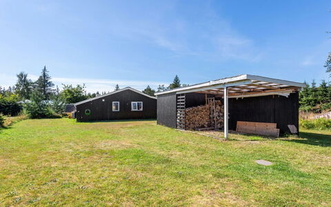 Landolf - 250M from the Sea: Toit, Maison, Domicile, Chalet, Siding, Biens, Allée, Batiments Jardin, Cour, Cabanon