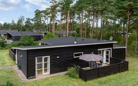 Nele - 400M from the Sea: 