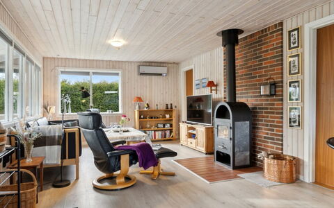 Sissa - 1.5Km from the Sea: Design Intérieur, Sol, Meubles, Bois, Sol, Plafond, Salon, Pièce, Parquet, Canapé