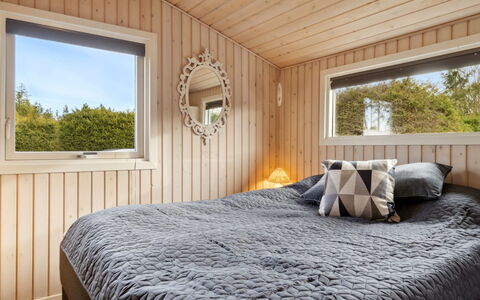 Sissa - 1.5Km from the Sea: Chambre, Bois, Lit, Design Intérieur, Drap De Lit, Literie, Plafond, Éclairage, Sol, Cadre De Lit