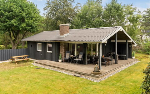 Farthin - 800M from the Sea: Maison, Toit, Domicile, Chalet, Porche, Siding, Porte, Biens, Ferme, Cour