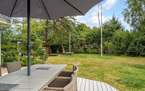 Fido - 300M from the Sea: Mobilier De Jardin, Meubles, Parapluie, Chaise, Tableau De Plein Air, Ombre, Jardin, Plate-Forme, Porche, Table Cuisine Et Salle A Manger