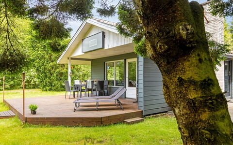 Zölestine - 1Km from the Sea: Arbuste, Chalet, Domicile, Couverture De Sol, Porche, Jardin, Pelouse, Cour, Batiments Jardin, Ombre